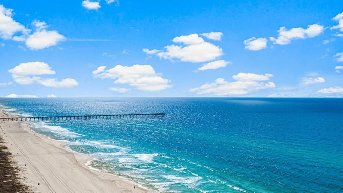 Experience Luxury and Comfort: Beachfront Condo Rentals